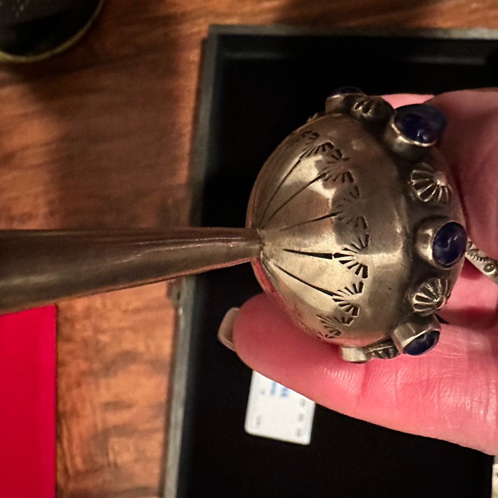 Navajo Squash bulb, Sterling Silver and Lapis Lazuli - Picture 5 of 5